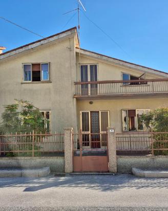 LA CASA IDEALE PER LA FAMIGLIA: 4 CAMERE E 550 ...