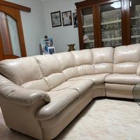 divano beige di pelle vera ad L, L a sinistra