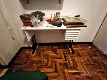 Scrivania tecnica con ripiano inclinabile