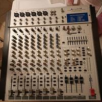 MIXER ALTO 22 CANALI CON EFFETTI DIGITALI 