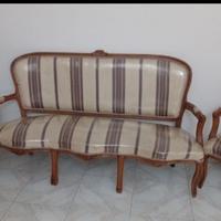 divano e poltroncine classico