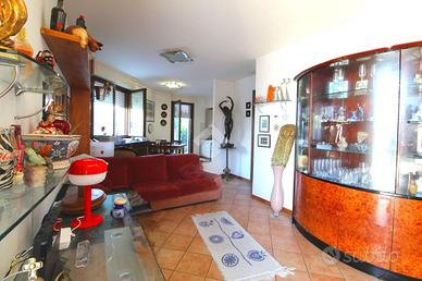 4 LOCALI A VIAREGGIO