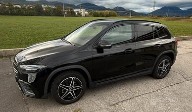 Mercedes-benz EQA 300 4Matic Premium AMG ***IN CON