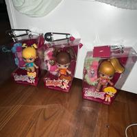 Tre piccole bamboline in scatola