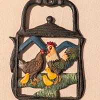 Sottopentola in ghisa con gallo stile country 