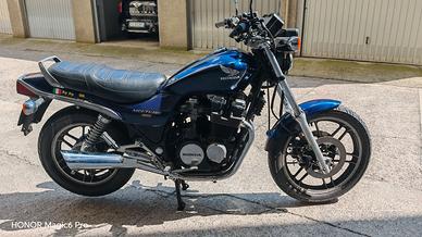 Honda NightHawk 650 il superquadro Honda del 1984.
