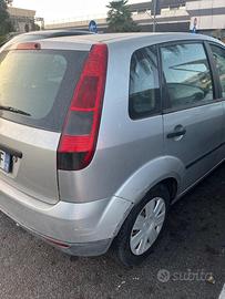 Ford fiesta 2004