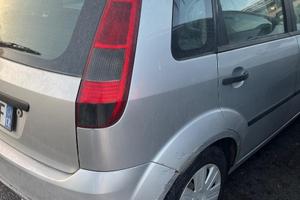 Ford fiesta 2004