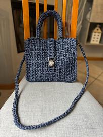 Borsa a uncinetto fatta a mano