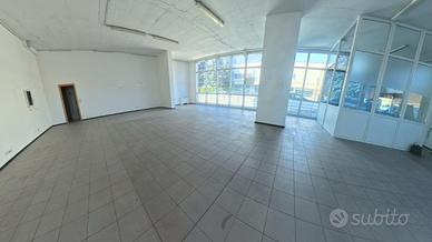 Immobile commerciale con carattere