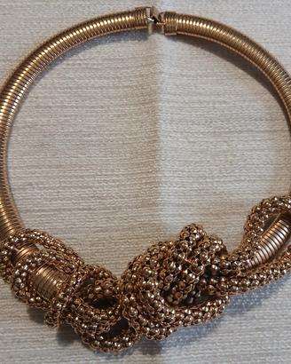Elegante collana semirigida dorata tubo gas
