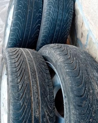 4 gomme 185/60/R 15  estive  quasi nuove co cerchi