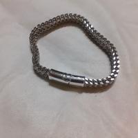 Braccialetto in acciaio
Praticamente mai indossato