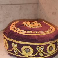 Cappello islamico vintage ricamato in velluto con 