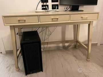 Scrivania in legno color tortora