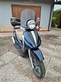 Beverly 300 Tourer  i.e