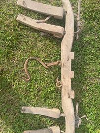 Giogo antico in legno