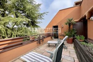 APPARTAMENTO TRIPLA ESPOSIZIONE CON TERRAZZI !!