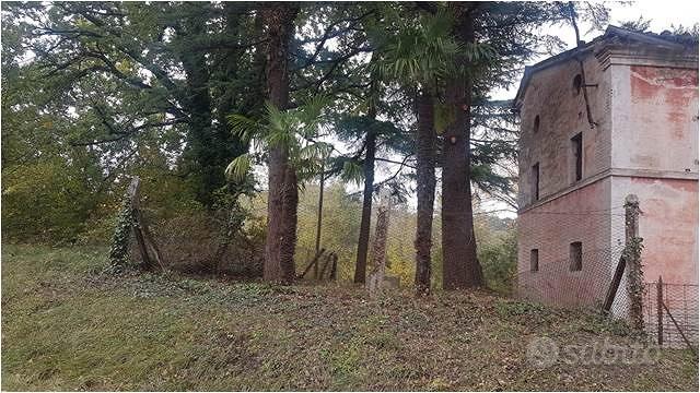 Rustico da ristrutturare con terreno - Altro