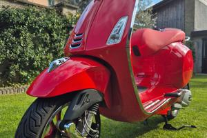 Vespa 125 red 2024