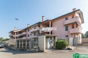TRE LOCALI CON CUCINA ABITABILE E AMPIO BOX