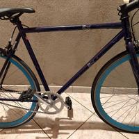 Bicicletta baci e abbracci