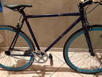 Bicicletta baci e abbracci