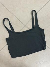 Top corto nero Zara senza etichetta