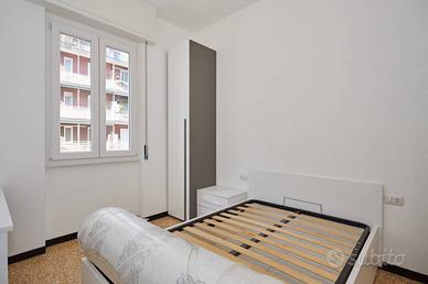 Stanza in appartamento di 117 m² a Milano