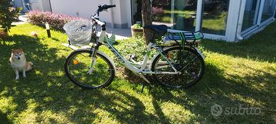 Bici da donna Atala a pedalata assistita