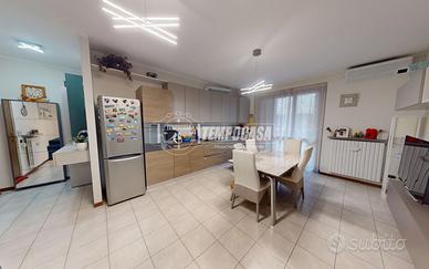 TRE LOCALI DOPPI SERVIZI CON BOX E CANTINA!!!!