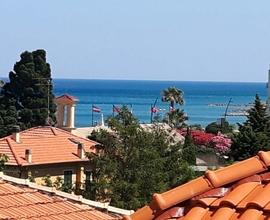 Appartamento con Balconata Vista Mare PAuto