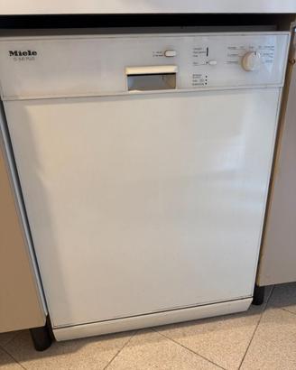 LAVASTOVIGLIE MIELE G 641 PLUS