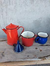 oggetti in metallo smaltati