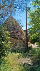 Trullo con terreno panoramico