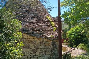Trullo con terreno panoramico