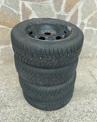Set 4 Pneumatici invernali con cerchi per VW Polo.