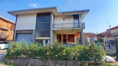 Villa di 230 m² con 4 locali e box auto doppio a O