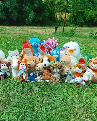 Peluche usati di varie dimensioni