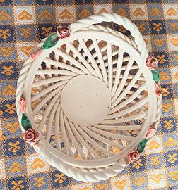 Cestino vintage in ceramica traforata con rose