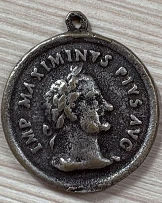 Ciondolo Portafortuna Stile Moneta Romana 