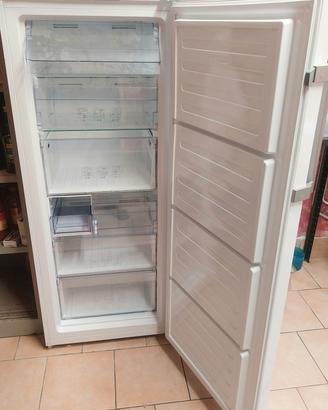 Freezer Verticale da 220L marca  beko  classe A+++