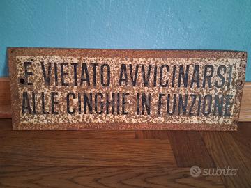 Cartello vietato avvicinarsi 