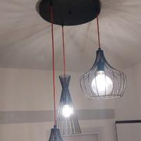 lampadario in ferro nero con corde rosse