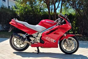 Honda VFR 750 RC36 (1990) 
