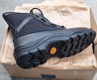 Anfibi taglia 42 nuovi Uomo