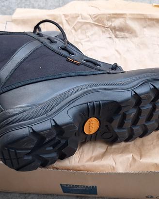 Anfibi taglia 42 nuovi Uomo