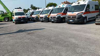 stock o singole unita di ambulanze usate e auto me