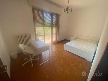 Camera spaziosa zona Inganni Milano