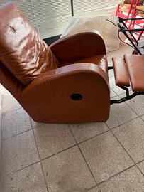 Poltrona in pelle e sedie rosse vintage